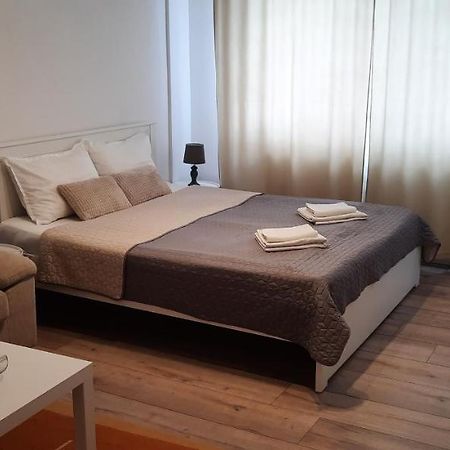Lyra Apartment Sfântu-Gheorghe Esterno foto
