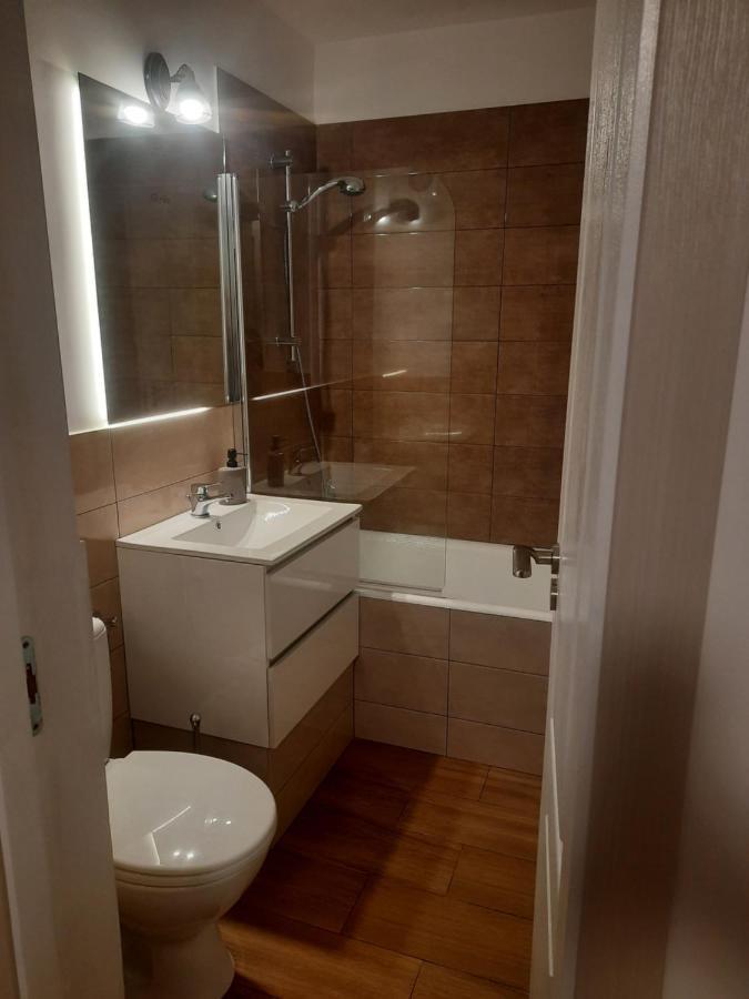 Lyra Apartment Sfântu-Gheorghe Esterno foto
