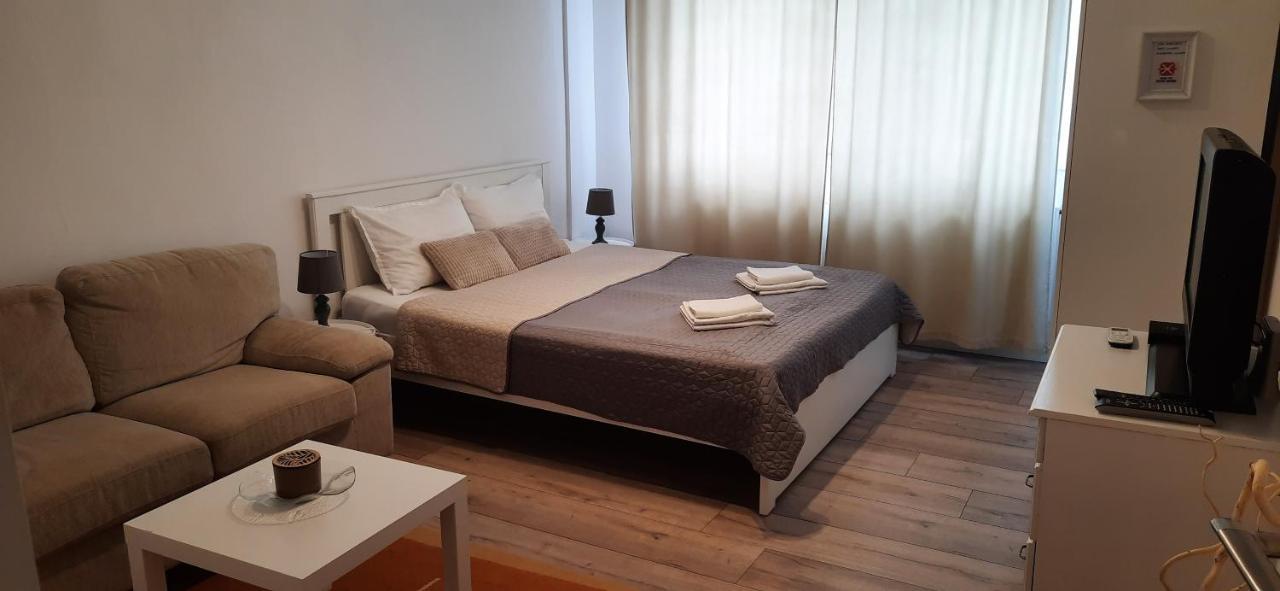 Lyra Apartment Sfântu-Gheorghe Esterno foto