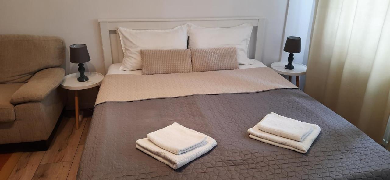 Lyra Apartment Sfântu-Gheorghe Esterno foto